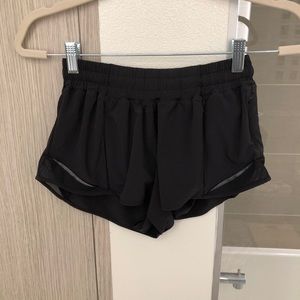 Lululemon Hotty Hot Short II 2.5"